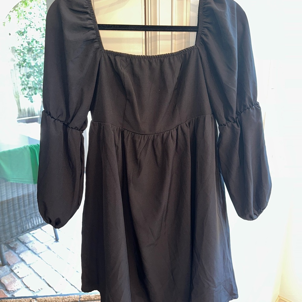 Elegant Black Zippered Top